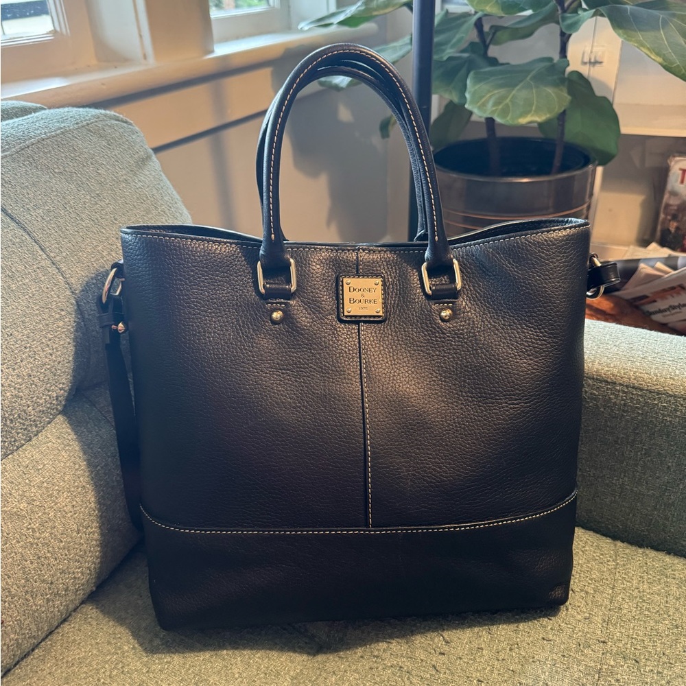 Authentic Dooney & Bourke Black Pebbled Leather Tote - Picture 3 of 8